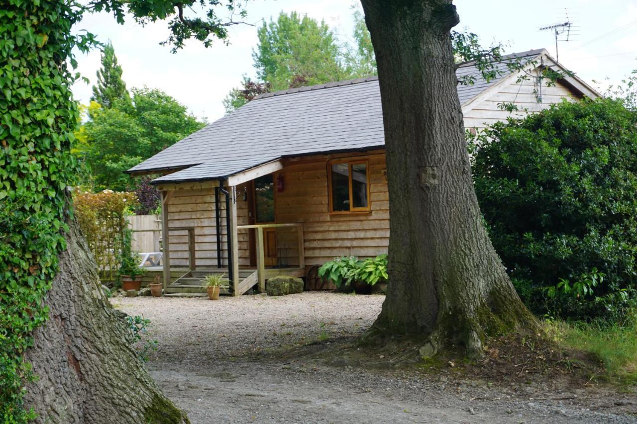 Acksea Holiday Lodges Kinnerley Exterior photo